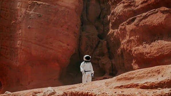 What can we learn from life on mars simulations?